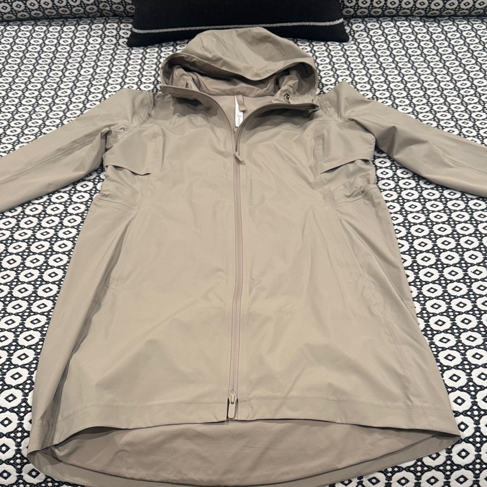 lululemon athletica Tan rain/trench coat sz 12